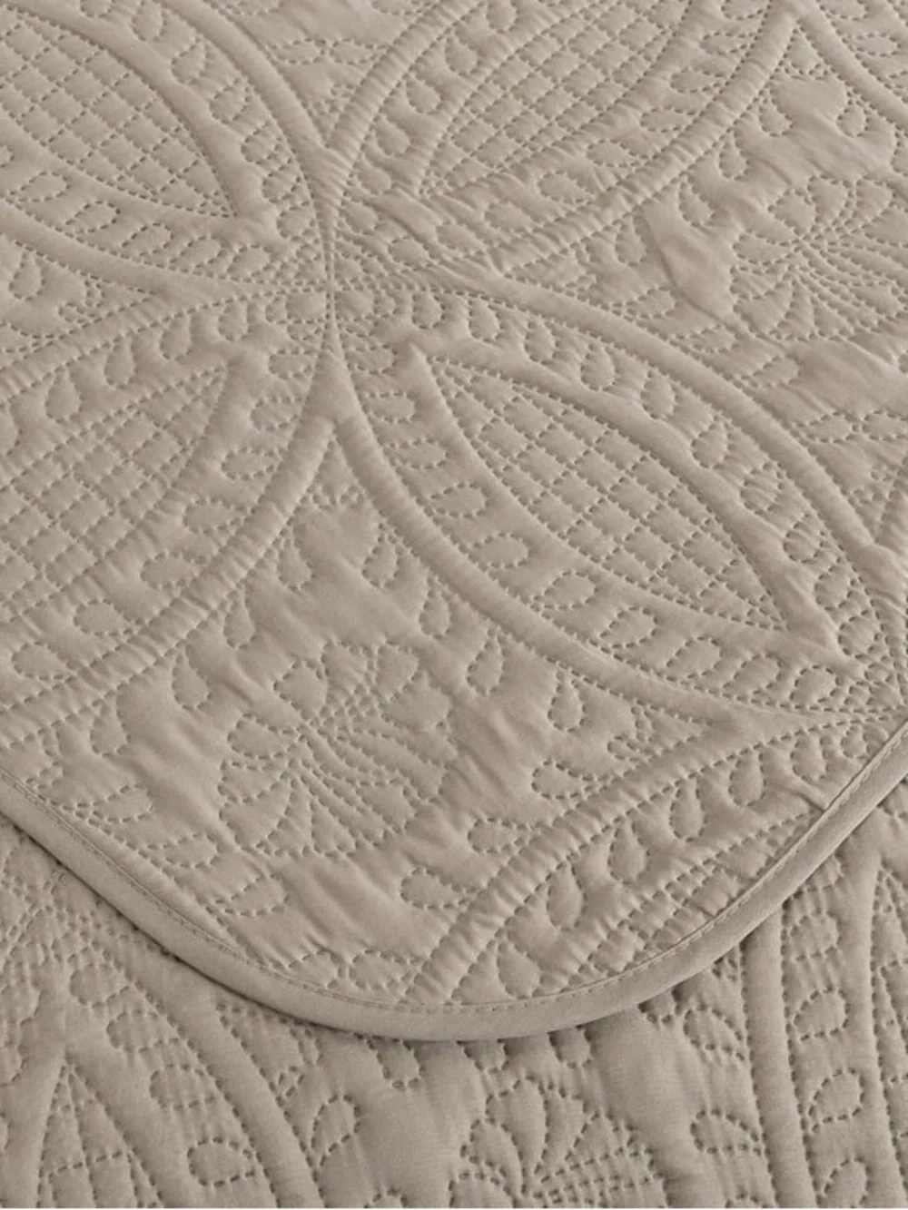 Beige Quilted king 3 piece Bedspread Set